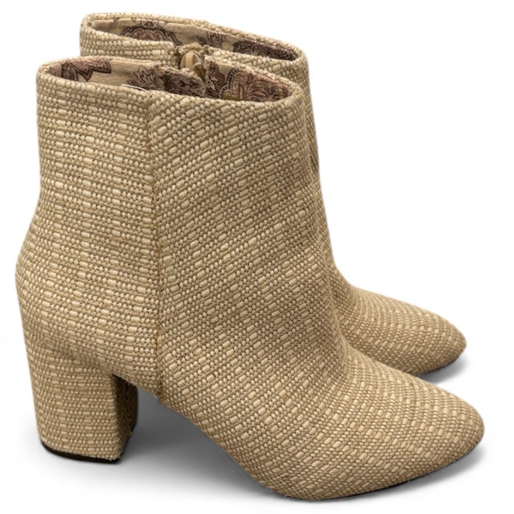 Band of Gypsies Andrea Sz 7 Textured Cream Textured Ankle Boots
